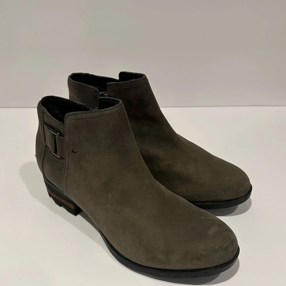 Sorel Women's Lolla Side Zip up Ankle Boots